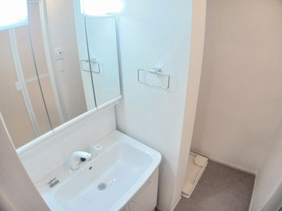 【洗面所】 | ル・レスト前田 | スペースが確保できる洗面所です