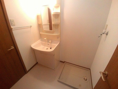 【洗面所】 | カーサ・フィオーレ中島Ａ | コンパクトで使いやすい洗面所