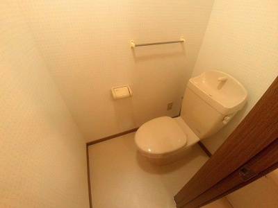 【トイレ】 | カーサ・フィオーレ中島Ａ | 落ち着いた色調のトイレです