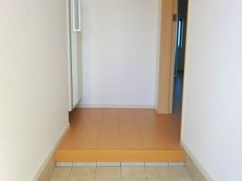 【玄関】 | カサブランカＢ | ゆったりとした玄関です