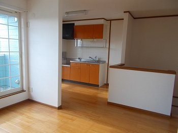 【居間・リビング】 | メゾン余部 | おしゃれなリビングです