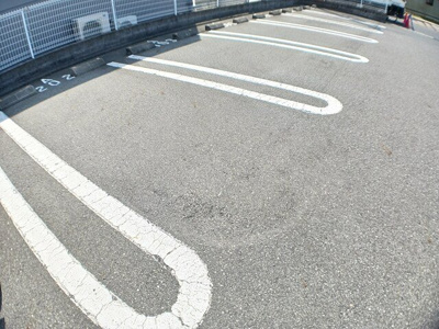 【駐車場】 | アウローラ玉手Ｂ | 駐車場に車を止められます