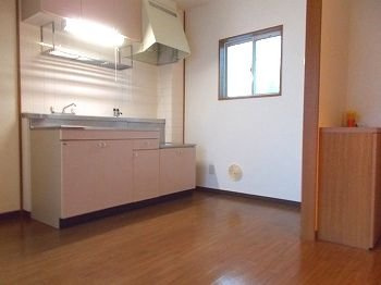 【キッチン】 | リバーサイドパレス | コンパクトなキッチンで掃除もラクラク