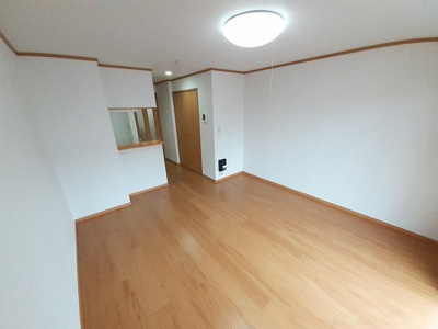 【居間・リビング】 | パークメゾン田寺Ⅱ | こちらの居間で趣味の時間をお楽しみください