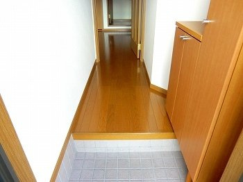 【玄関】 | フレンドリー大野 | きれいな玄関です