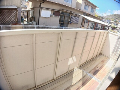 【バルコニー】 | エスポワール新在家 | 暖かな日差しのふりそそぐバルコニー