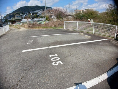 【駐車場】 | エスポワール新在家 | 駐車場があるので、車を買う予定の方も安心です