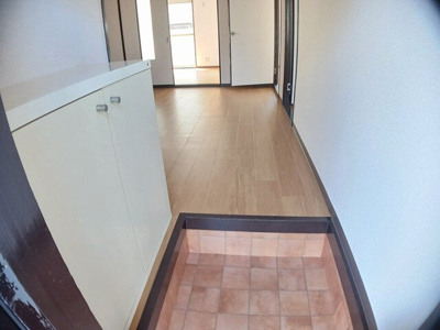 【玄関】 | エスポワール新在家 | 収納もある玄関です