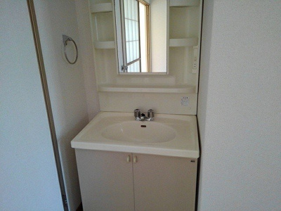 【洗面所】 | アメニティ浅見 | 広い洗面スペース