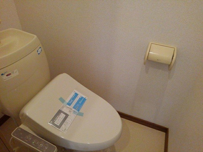 【トイレ】 | アメニティ浅見 | ゆったりとした空間のトイレです