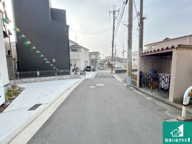 堺市中区福田　第2期・第3期　新築一戸建ての前面道路含む現地写真|周辺は閑静な住宅街！前面道路広々で車の出し入れも便利です。駐車が苦手な方でも安心して車庫入れできます！