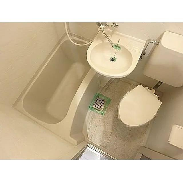 ジュネパレス新松戸第16の浴室