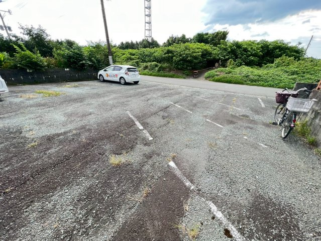 e-style吉田の駐車場
