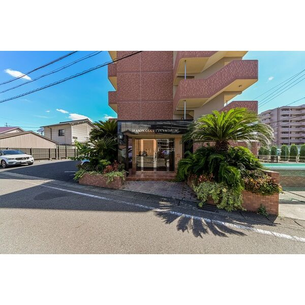 シーズンコート二ツ杁のエントランス