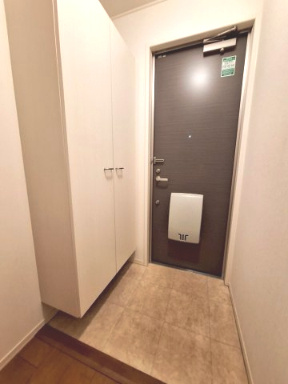 メゾンカルムの玄関