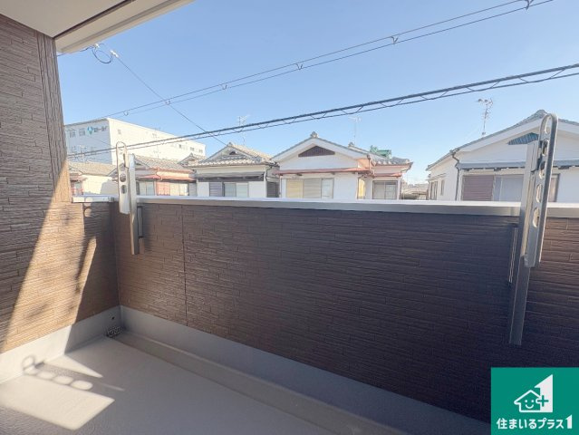 八幡市八幡樋ノ口　第1期　新築一戸建てのバルコニー|ワイドバルコニーは洗濯物を干すスペースが広いのでご家族が多くても安心！