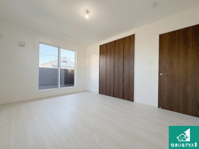 八幡市八幡樋ノ口　第1期　新築一戸建ての洋室|収納スペースが充実しているので子供の成長に合わせてたくさん収納ができます！家族構成に合わせた様々な活用ができる収納！