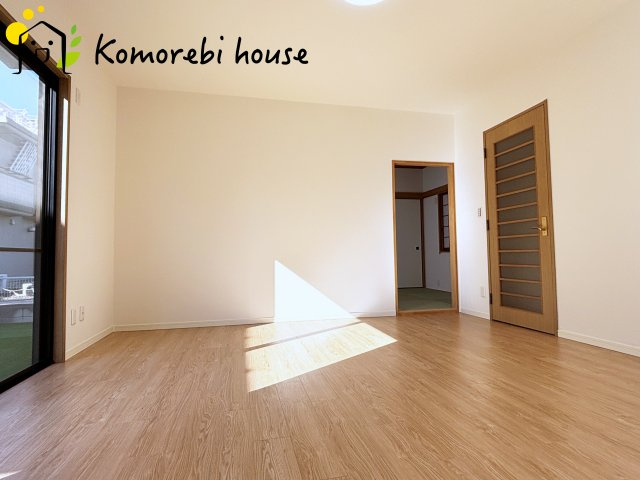 上尾市中妻　中古一戸建ての洋室|12.4帖のリビングです