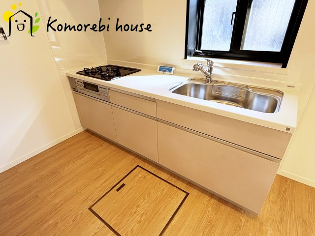 上尾市中妻　中古一戸建てのキッチン|白を基調としたキッチンです