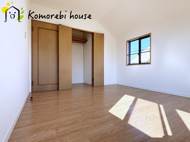 上尾市中妻　中古一戸建ての洋室|6.4帖の収納がある洋室です