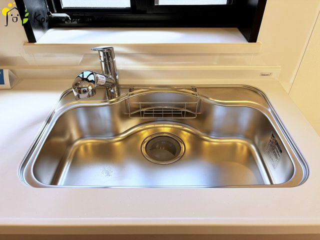 上尾市中妻　中古一戸建てのキッチン|凹凸が少ないのでお掃除が楽な水洗い場です