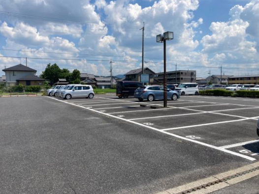 栗東市下鈎の事務所の駐車場