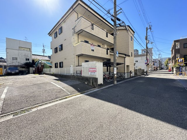 フレンテ・カルポートの外観