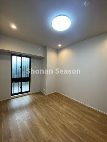 【洋室】 | インテリアの選択肢も広がる！全室フローリング３LDKプラン。