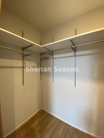 【収納】 | カバンを置いたり、コートを掛けたり、たっぷり収納できるWIC◎