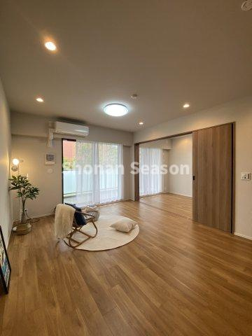 【居間・リビング】 | リビング繋がりの洋室を開放すれば、より広々とした空間になります。