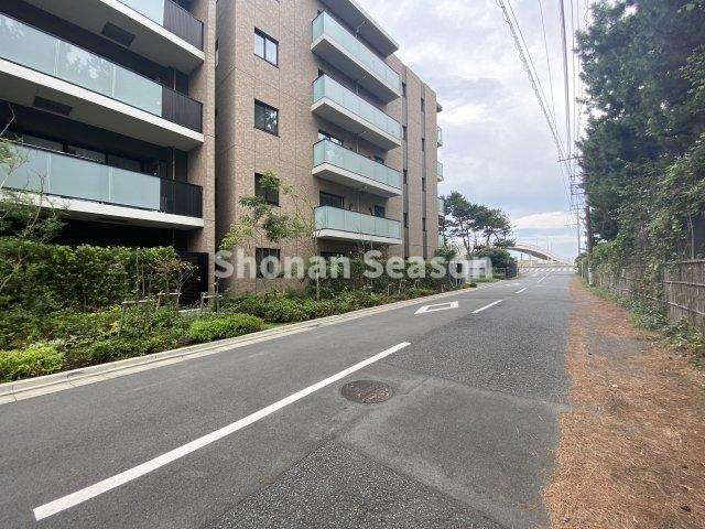 【周辺】 | 2023年築の落ち着きある外観・管理体制良好！きれいなお住まい。