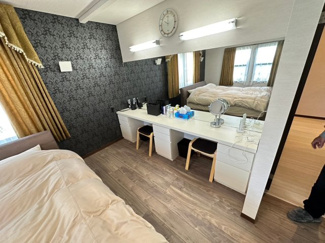 【洋室】 | 山梨市落合 建物一新！別荘や住居に 敷地223坪 建物61坪 | 1階寝室