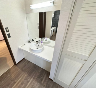 【独立洗面台】 | 山梨市落合 建物一新！別荘や住居に 敷地223坪 建物61坪 | 1階寝室付きの洗面台