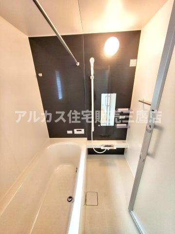 三鷹市大沢５丁目 京王線 駅名 西調布 駅 新築戸建の浴室