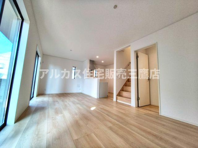 三鷹市大沢５丁目 京王線 駅名 西調布 駅 新築戸建の居間・リビング