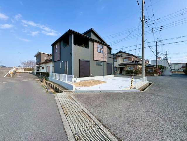 栗東市小平井1丁目1号棟　新築戸建ての外観