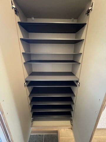 レトワールⅡBの玄関|たっぷり入るシューズBOX