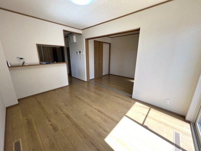 レトワールⅡBの居間・リビング|リビング別角度から