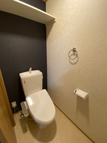 レトワールⅡBのトイレ|落ち着いた色合いで、ほっとできる空間。