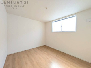 子供部屋…創造性や成長を促す遊びの空間を提供。学習や趣味に集中できる環境を整えます。個別のプライベートスペースは自己表現と自立心を育み、心地よい睡眠環境を整えリラックスできる場所を提供。