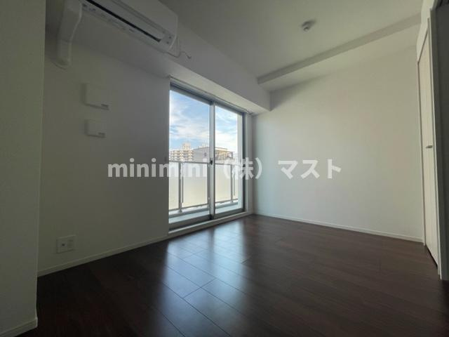 リアライズ今里南の洋室