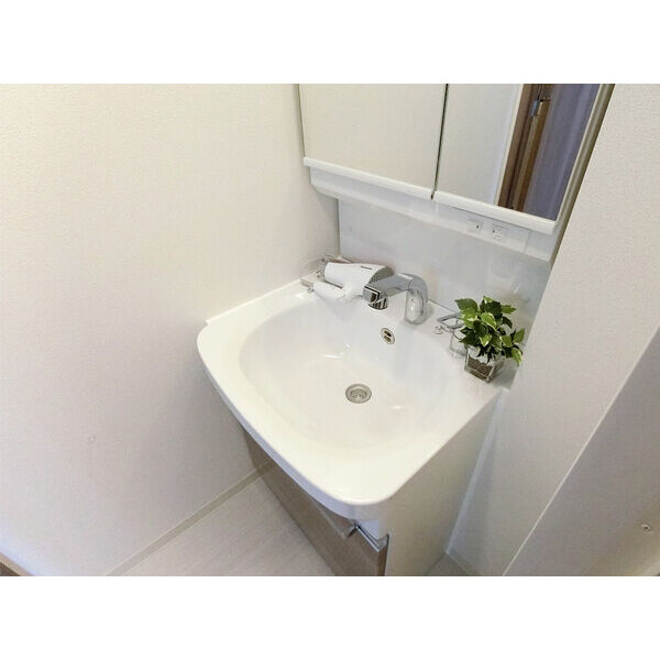 プレサンス新大阪イオリアの洗面所