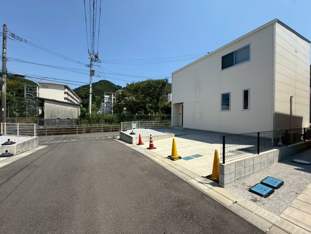 高知市神田戸建ての前面道路含む現地写真