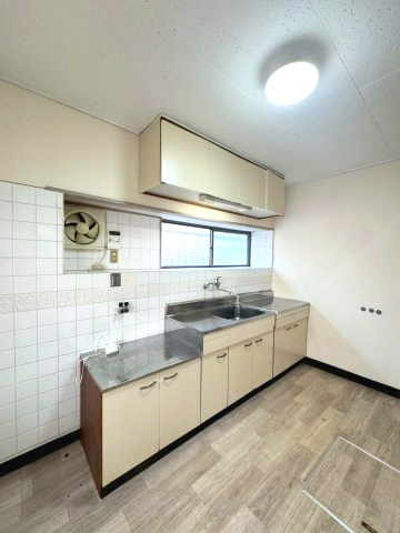 杭ノ瀬戸建のキッチン