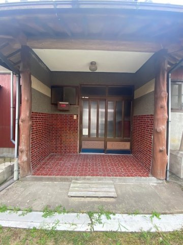 北諸県郡三股町大字長田の中古一戸建の玄関