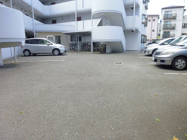 メゾン池上3の駐車場