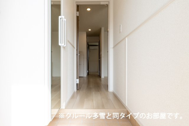 シエロガーデン柏崎Ｂの玄関|収納もある玄関です