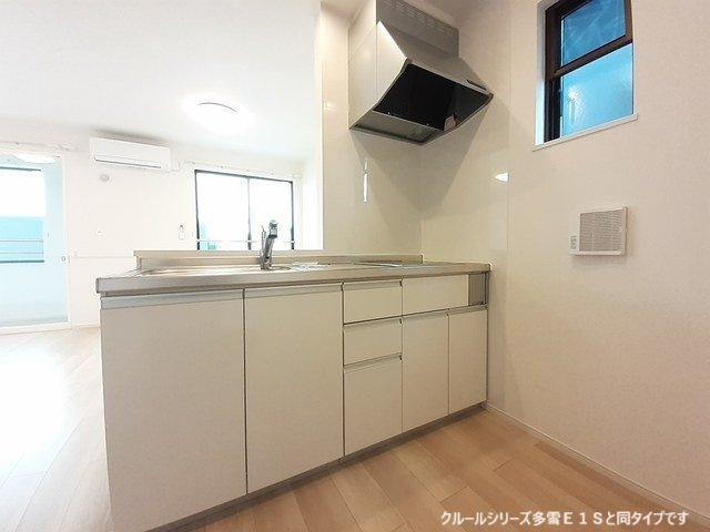 シエロガーデン柏崎Ｂのキッチン|コンパクトなキッチンで掃除もラクラク