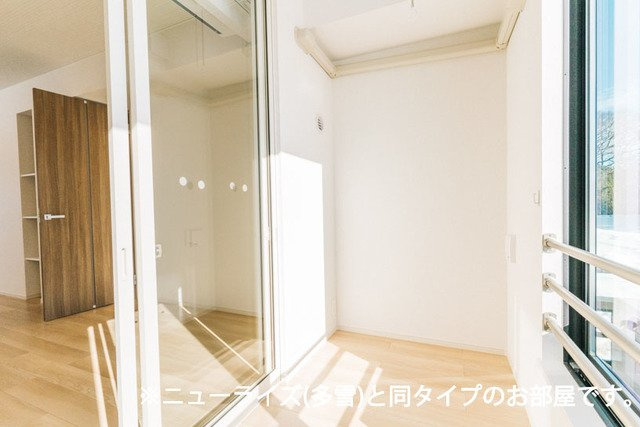 シエロガーデン柏崎Ｃの内装|明るい室内です