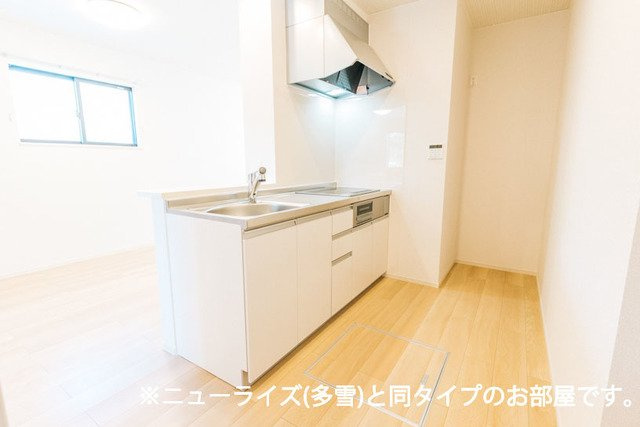 シエロガーデン柏崎Ｃのキッチン|コンパクトなキッチンで掃除もラクラク